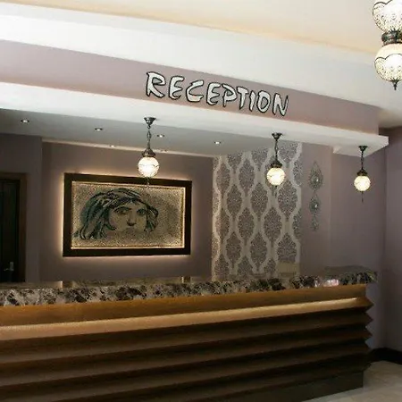 Hotel Pine Valley